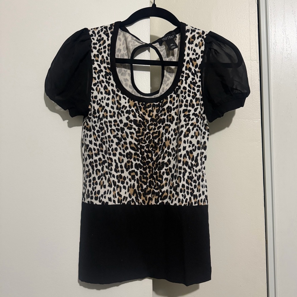 White House Black Market Leopard Sweater Blouse Scoop Neck Back Keyhole Size XS - Picture 2 of 5